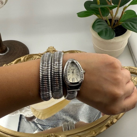 Elegant silver-tone wrap watch in the famous luxury Serpenti style - Picture 11 of 17